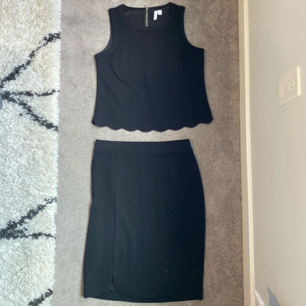NWOT Elle Black Scalloped Shell & Pencil Skirt Set - S/M